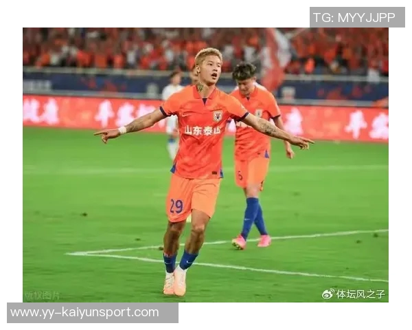 陈蒲边路停球失误摔倒引发球迷不满表现低迷遭热议