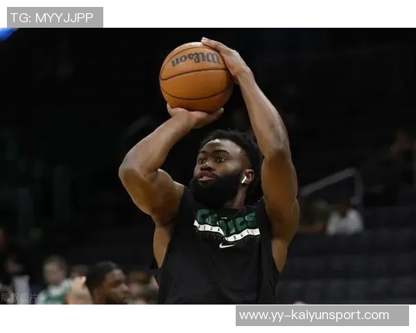 杰伦布朗强调年轻锋线心态稳定继续为他们提供支持与成长机会