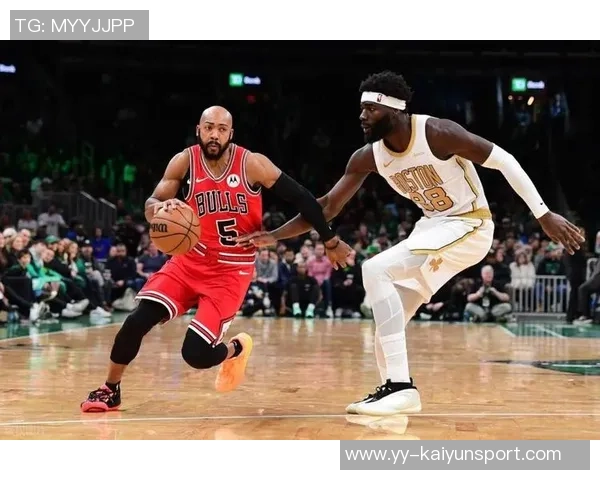 西蒙斯与普理查德联手发威半场三分雨助力球队28分狂潮 西蒙斯与普理查德联手发威半场三分雨助力球队28分狂潮