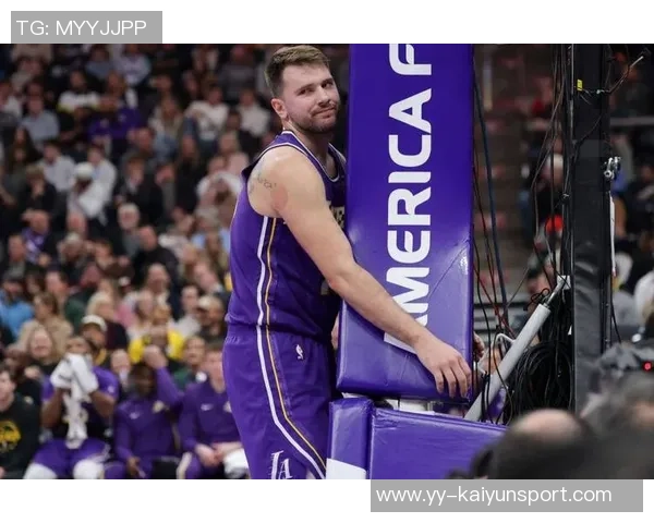 东契奇湖人首季已达17场3055追平浓眉仅用35场表现惊艳